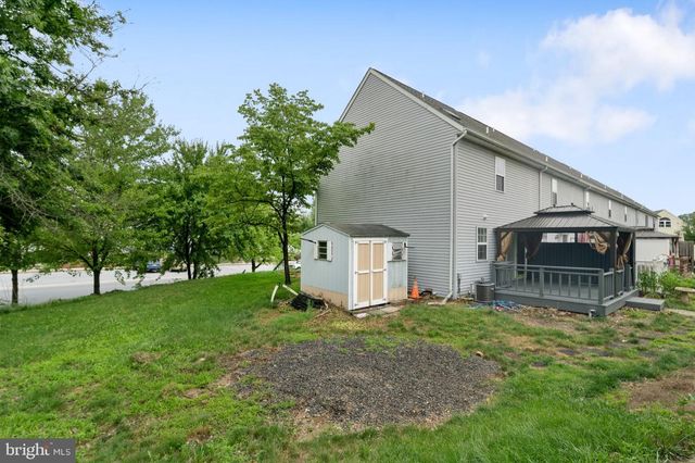 10 PENNWICK DR, Lititz, PA 17543