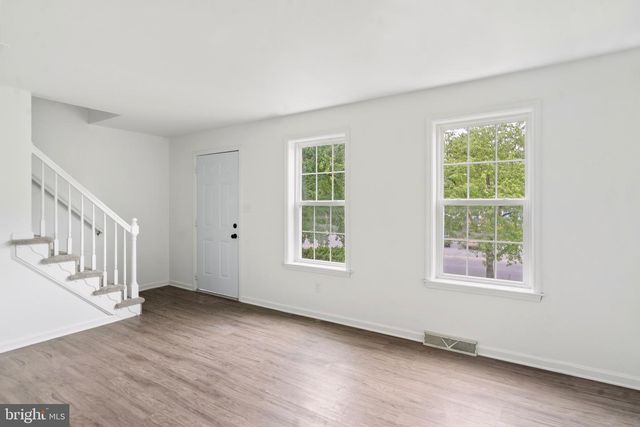 10 PENNWICK DR, Lititz, PA 17543