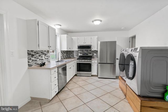 10 PENNWICK DR, Lititz, PA 17543