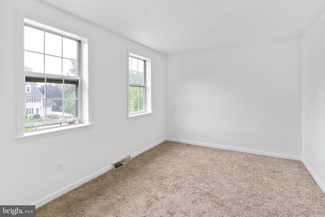 10 PENNWICK DR, Lititz, PA 17543