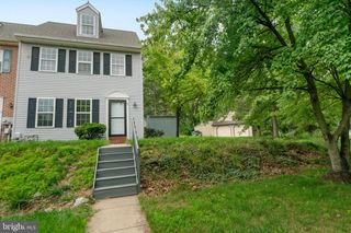 10 PENNWICK DR, Lititz, PA 17543