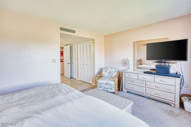 6102 Augusta DR 115, Fort Myers, FL 33907