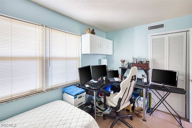 6102 Augusta DR 115, Fort Myers, FL 33907