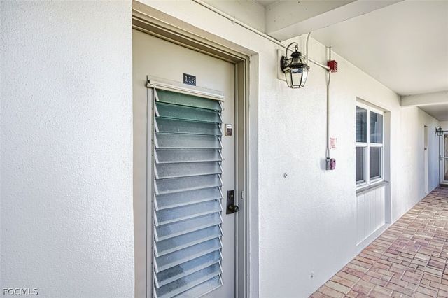 6102 Augusta DR 115, Fort Myers, FL 33907