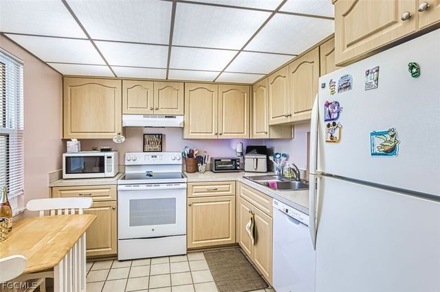 6102 Augusta DR 115, Fort Myers, FL 33907