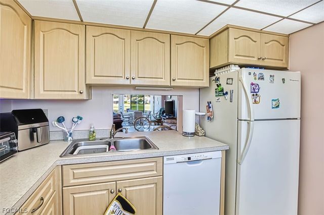 6102 Augusta DR 115, Fort Myers, FL 33907