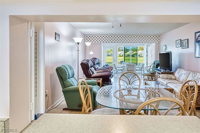 6102 Augusta DR 115, Fort Myers, FL 33907