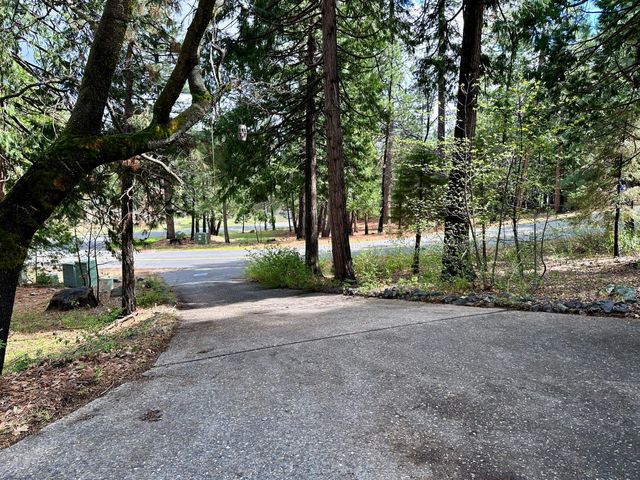 2723 Navajo Dr, Arnold, CA 95223