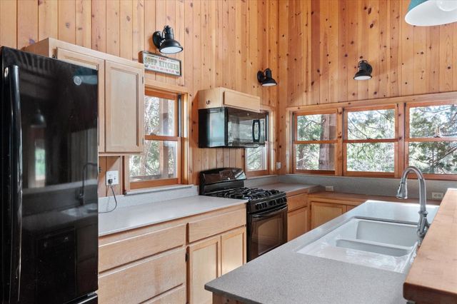 2723 Navajo Dr, Arnold, CA 95223