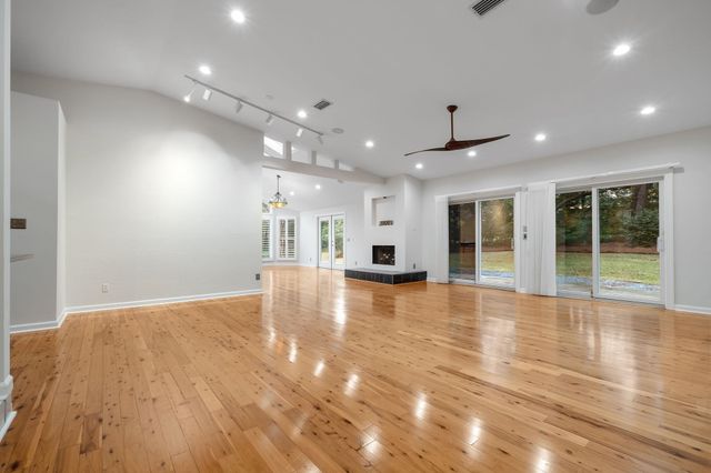 3900 ROYAL OAKS Court, Tallahassee, FL 32309