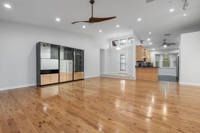 3900 ROYAL OAKS Court, Tallahassee, FL 32309