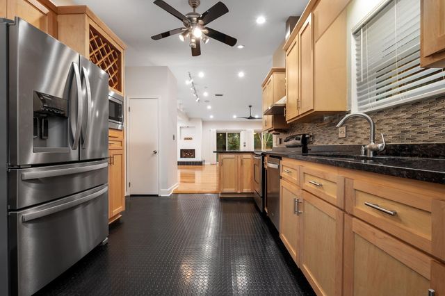 3900 ROYAL OAKS Court, Tallahassee, FL 32309