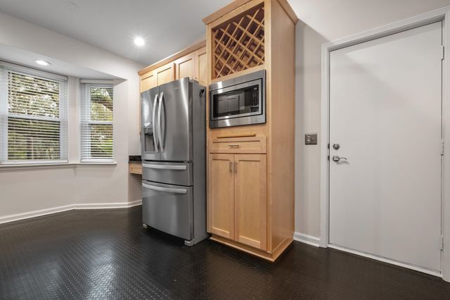 3900 ROYAL OAKS Court, Tallahassee, FL 32309