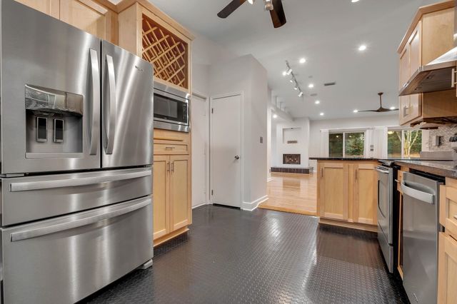 3900 ROYAL OAKS Court, Tallahassee, FL 32309