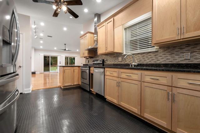 3900 ROYAL OAKS Court, Tallahassee, FL 32309