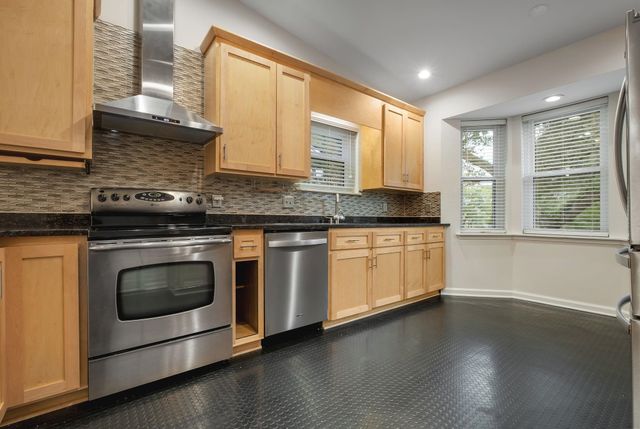 3900 ROYAL OAKS Court, Tallahassee, FL 32309