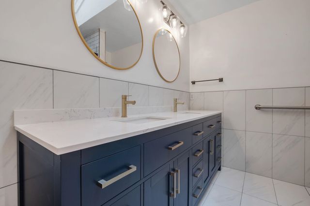 3900 ROYAL OAKS Court, Tallahassee, FL 32309