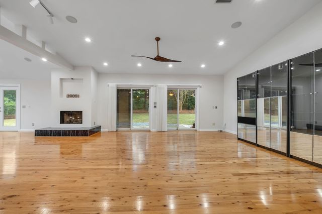 3900 ROYAL OAKS Court, Tallahassee, FL 32309