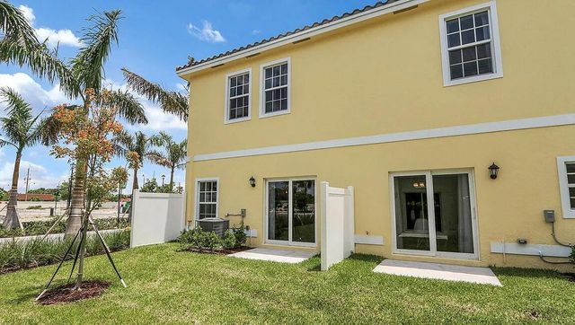 1027 NW 40th Terrace, Lauderhill, FL 33313