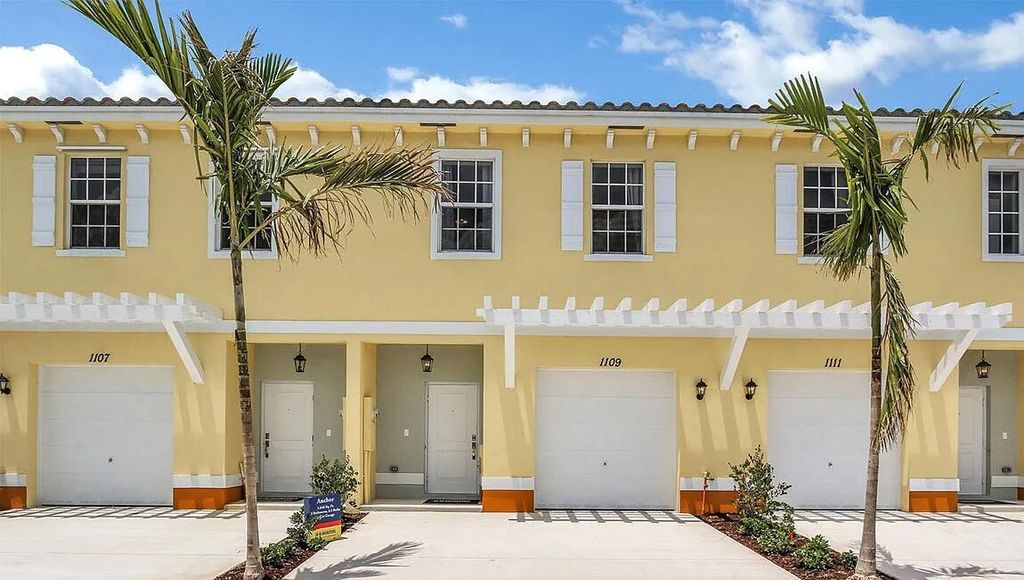 1027 NW 40th Terrace, Lauderhill, FL 33313