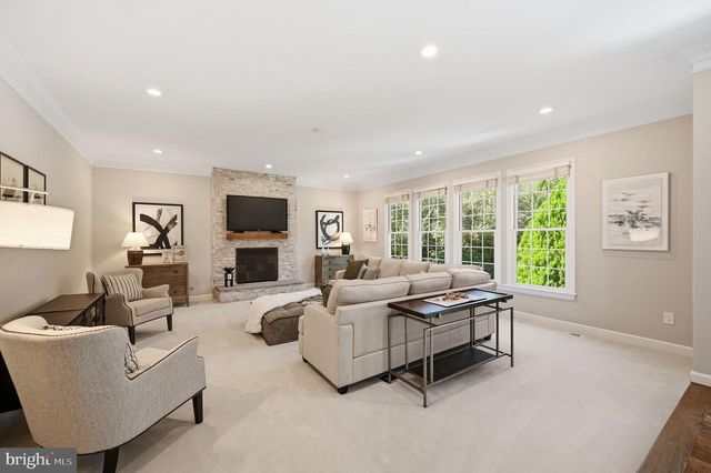 2402 STRYKER AVE, Vienna, VA 22181