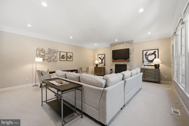 2402 STRYKER AVE, Vienna, VA 22181