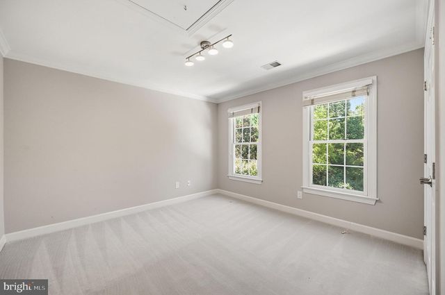 2402 STRYKER AVE, Vienna, VA 22181