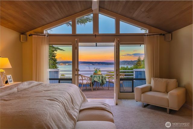 8337 E Mercer Way, Mercer Island, WA 98040