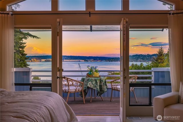 8337 E Mercer Way, Mercer Island, WA 98040