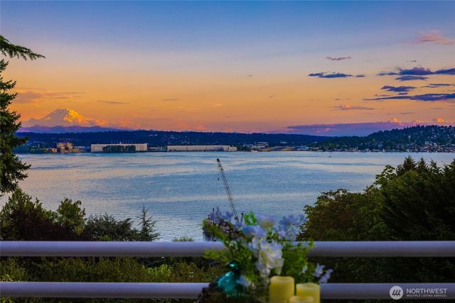 8337 E Mercer Way, Mercer Island, WA 98040
