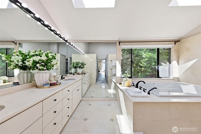8337 E Mercer Way, Mercer Island, WA 98040