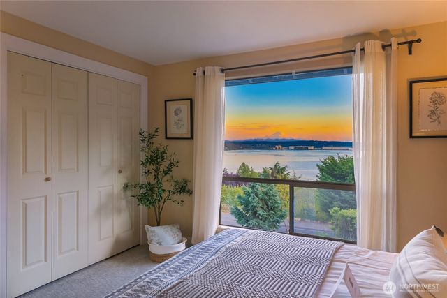 8337 E Mercer Way, Mercer Island, WA 98040