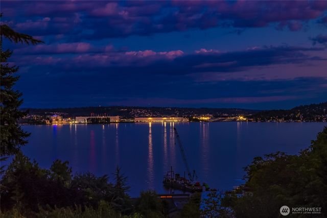 8337 E Mercer Way, Mercer Island, WA 98040