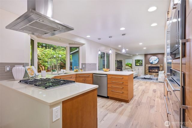 8337 E Mercer Way, Mercer Island, WA 98040