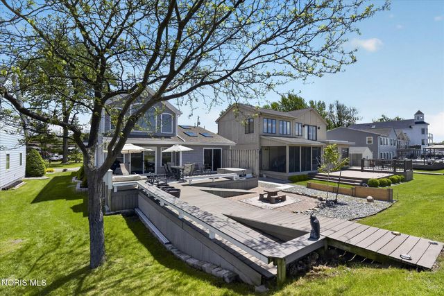 30 Edgewater Park, Toledo, OH 43611