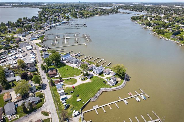 30 Edgewater Park, Toledo, OH 43611