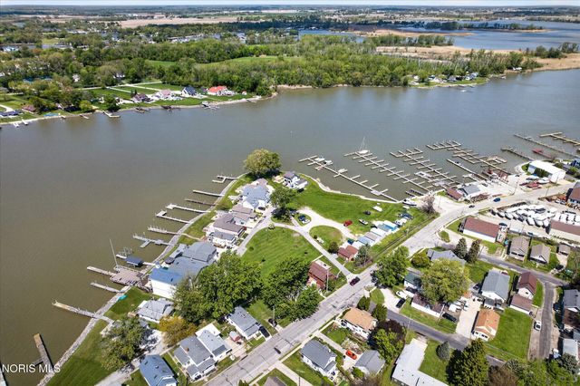 30 Edgewater Park, Toledo, OH 43611