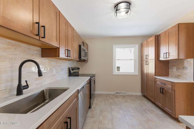 38 Greenridge Drive, Clifton Park, NY 12065