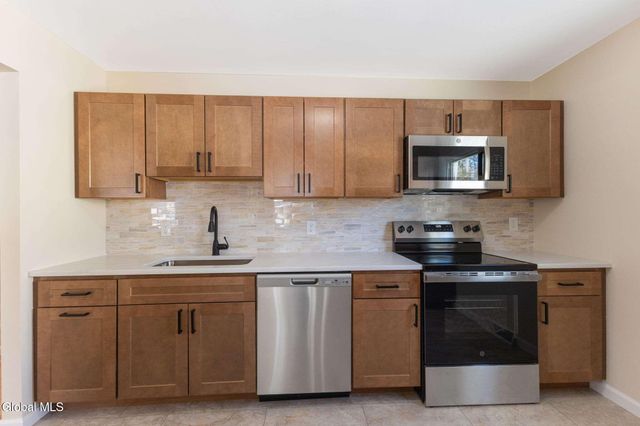 38 Greenridge Drive, Clifton Park, NY 12065