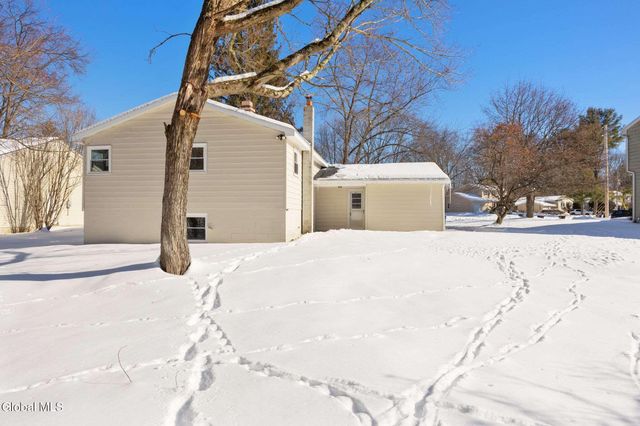 38 Greenridge Drive, Clifton Park, NY 12065