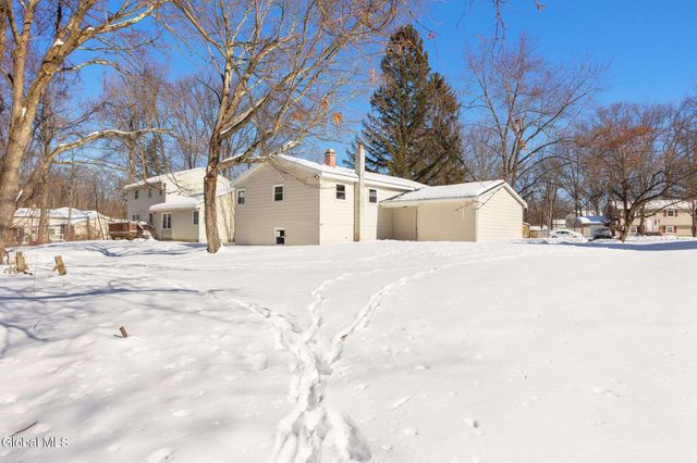 38 Greenridge Drive, Clifton Park, NY 12065