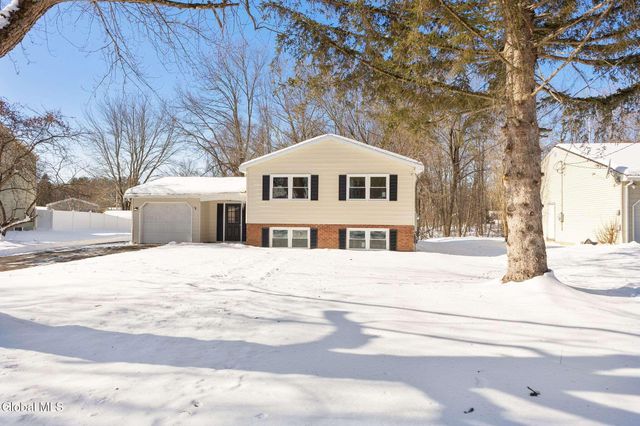 38 Greenridge Drive, Clifton Park, NY 12065