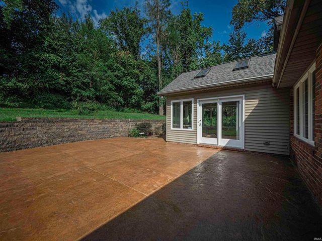5621 Autumn Ridge Drive, Newburgh, IN 47630