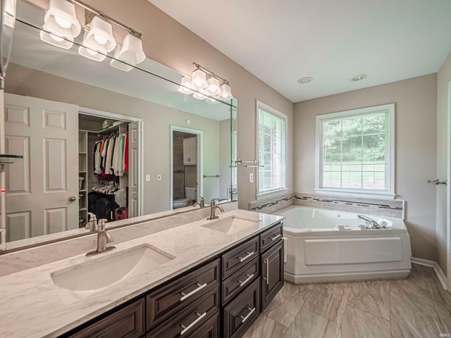 5621 Autumn Ridge Drive, Newburgh, IN 47630
