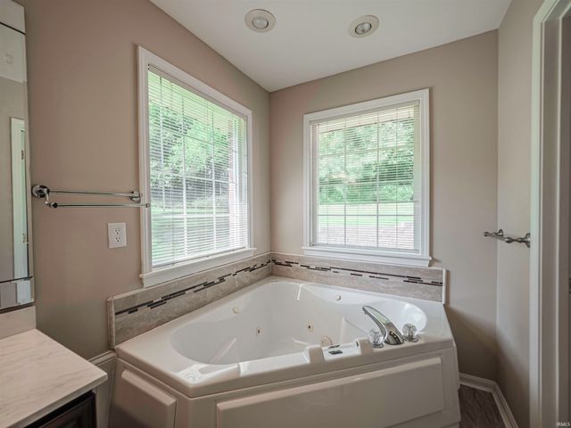 5621 Autumn Ridge Drive, Newburgh, IN 47630