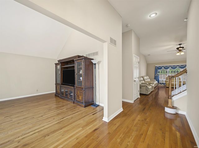 5621 Autumn Ridge Drive, Newburgh, IN 47630