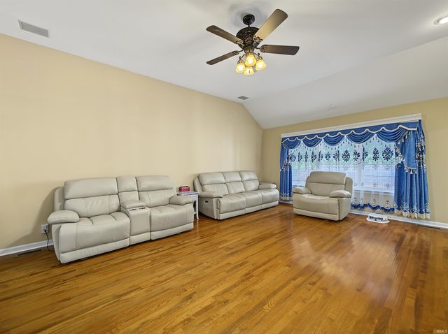 5621 Autumn Ridge Drive, Newburgh, IN 47630
