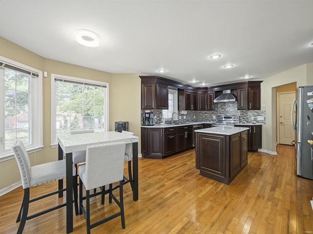 5621 Autumn Ridge Drive, Newburgh, IN 47630