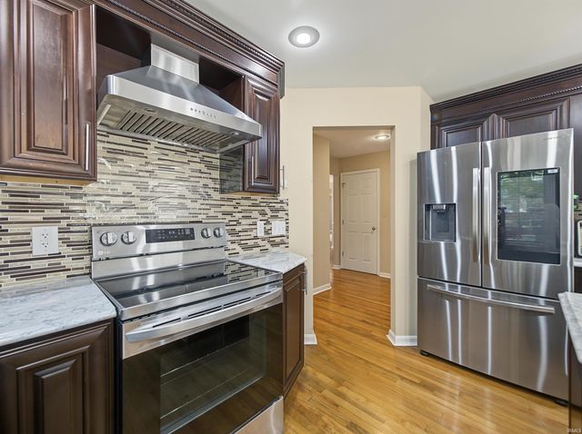 5621 Autumn Ridge Drive, Newburgh, IN 47630