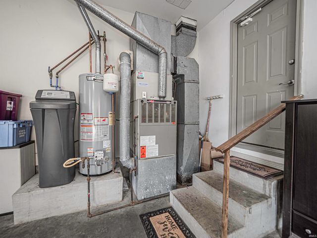 5621 Autumn Ridge Drive, Newburgh, IN 47630